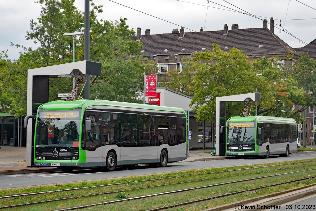 Wagen 9528 + 9503 | H-XN 528 + H-XN 503 | August-Holweg-Platz | 03.10.2023