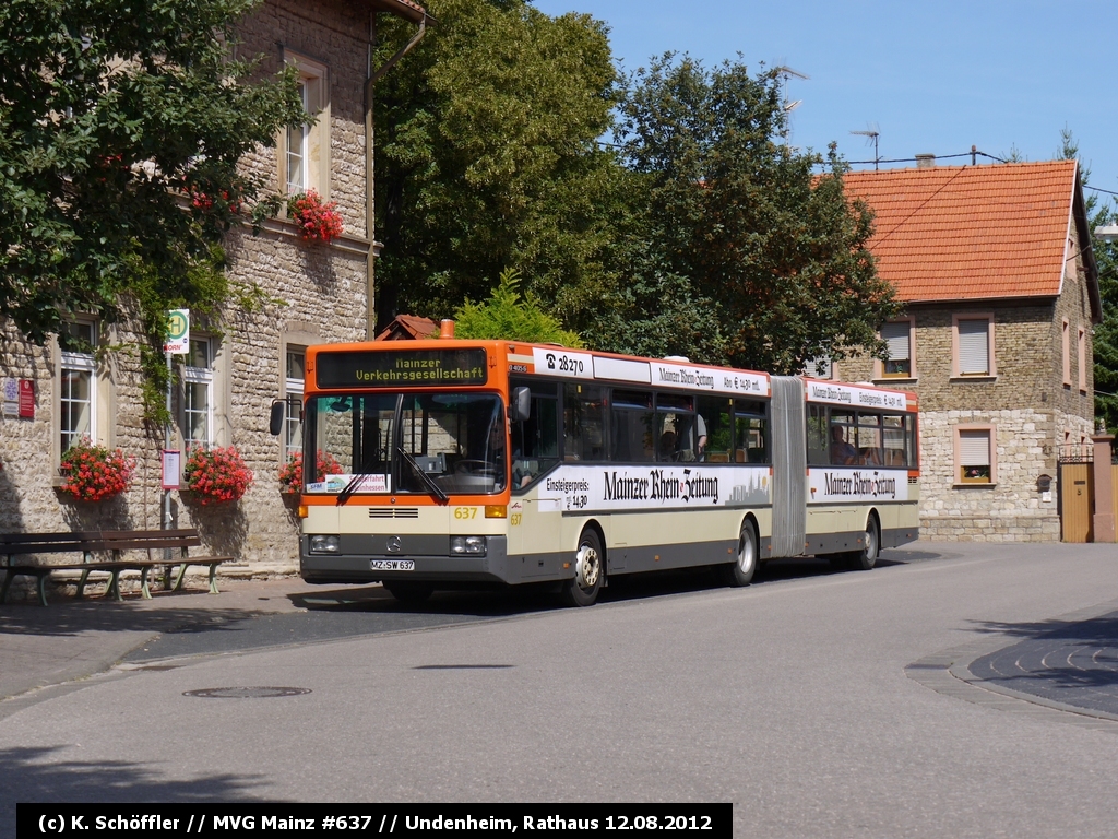 MZ-SW 637 Undenheim Rathaus (mit mehr Hintergrund) 12.08.2012